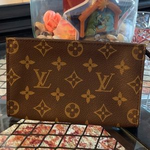 Pouch from a bucket pm